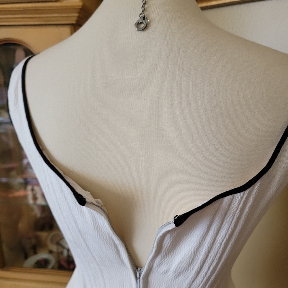 🔥SOLD🔥CHANEL | White Iconic Vntg Runway Spring 1993 White/ Black Corset Cami T - Picture 9 of 16